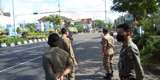 Satpol PP Amankan Orangtua yang Manfaatkan Anaknya Mengemis