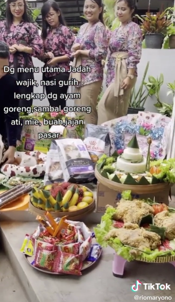 bikin heboh acara tedak sinten pada bayi kucing ini curi perhatian warganet