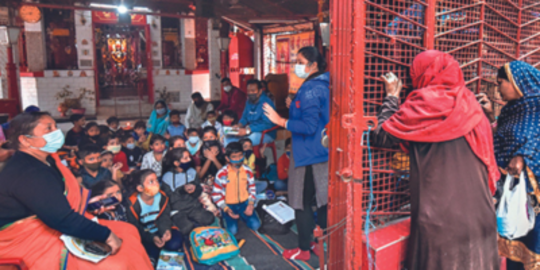 Sekolah Ditutup karena Covid, Anak-Anak Muslim India Belajar di Kuil Hindu