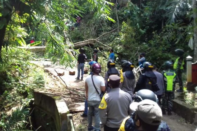 warga desa wadas purworejo blokade bentrok dengan polisi