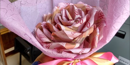Cara Membuat Bunga dari Uang Kertas, Begini Langkah-langkahnya