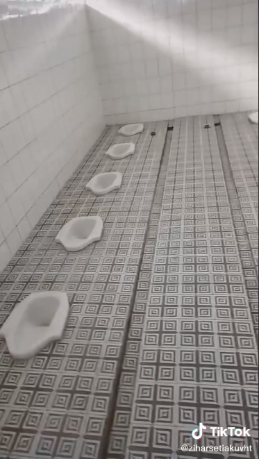 desain toilet umum ini bikin heran