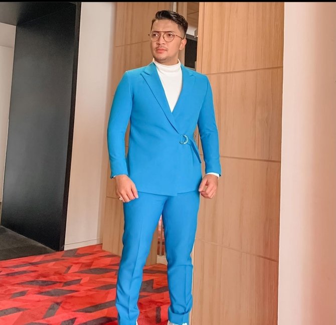 makin kece ini 4 potret ihsan tarore 039kisah nyata spesial039 pakai jas
