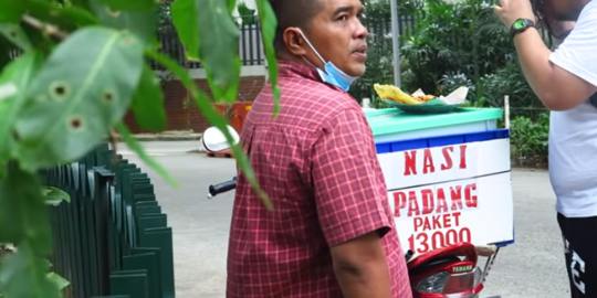 Nestapa Penjual Nasi Padang Keliling Pakai Motor, Resto Bangkrut & Istri Meninggal