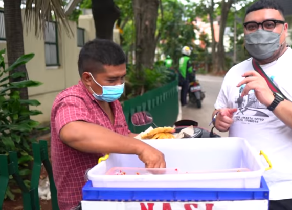 nestapa penjual nasi padang keliling pakai motor