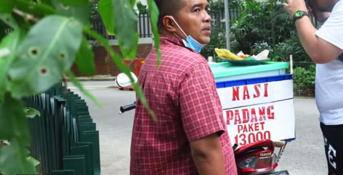 nestapa penjual nasi padang keliling pakai motor