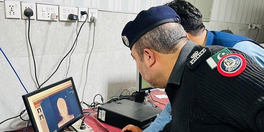 Polisi Pakistan Buru Dukun yang Pasak Kepala Pasiennya dengan Paku