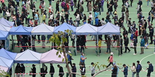Antrean Tes Covid di Hong Kong Mengular usai Lonjakan Kasus Aktif