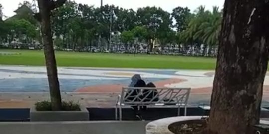 Bermesraan di Alun-Alun Jember, Sejoli Dihukum Mengaji dan Berdoa