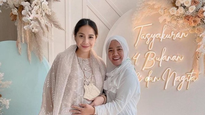 kompak bak keluarga ini potret kebersamaan nagita slavina dan lala pengasuh rafathar