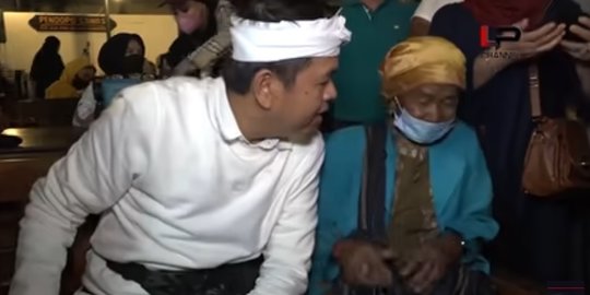 Kocak, Dagangan diborong, Dedi Mulyadi Minta dicium Tapi Si Mbah Menolaknya