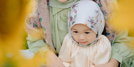 Potret Terbaru Baby Rumi Anak Dian Pelangi, Gemas Bak Boneka