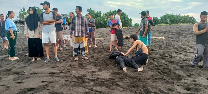 evakuasi korban ritual di pantai payangan jember