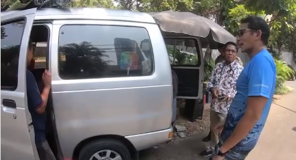 penampakan warteg 039bergerak039 depan rumah menteri sandi