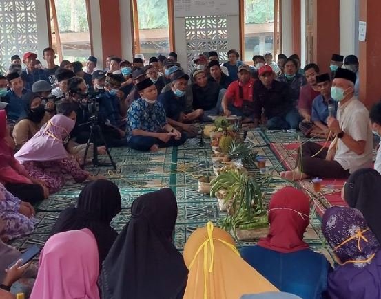 ganjar pranowo bertemu warga yang kontra di desa wadas