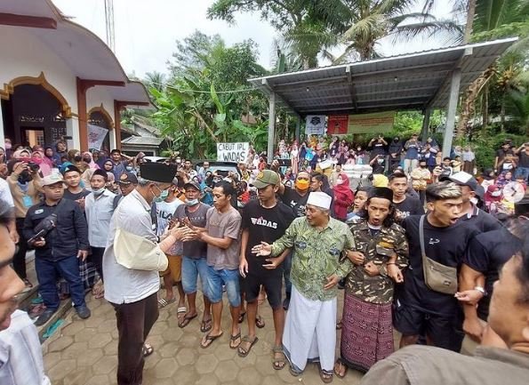 ganjar pranowo bertemu warga yang kontra di desa wadas