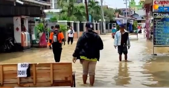 banjir di tegal sebabkan bocah tewas di selokan