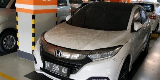 Dirlantas Polda Bali Telusuri Pemilik Mobil yang Satu Tahun Lebih Parkir di Bandara