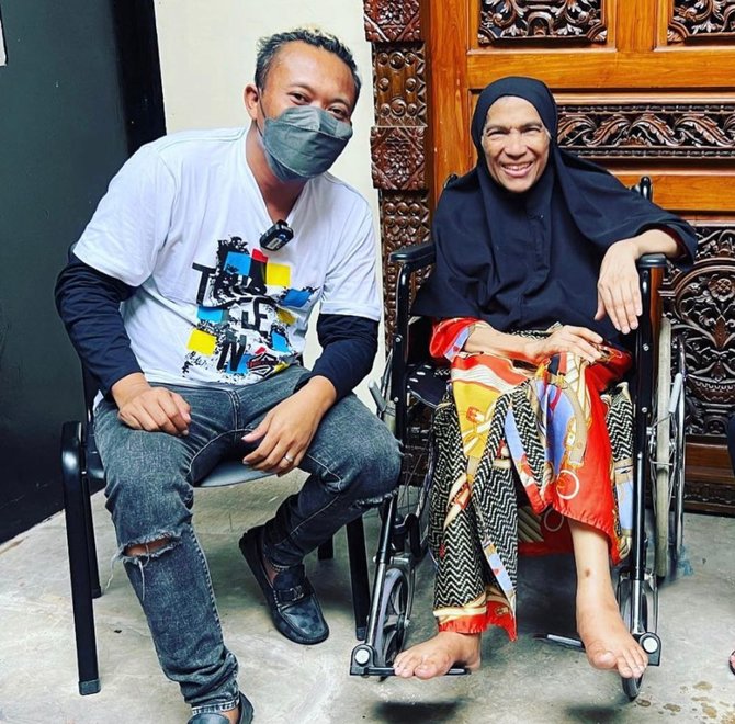 dorce gamalama meninggal dunia intip potret kenangan mendiang dengan rekan artis