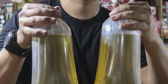 Masyarakat Bandarlampung Mengeluh Minyak Goreng Makin Sulit di Pasaran