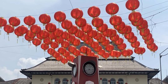 Cegah Kerumunan di Tengah Lonjakan Covid-19, Gibran Turunkan 1.000 Lampion Imlek