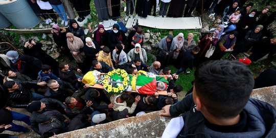 Tangis Iringi Pemakaman Pria Palestina yang Ditembak Mati Tentara Israel