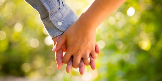 40 Kata-Kata Keren Buat Pacar, Unik dan Romantis