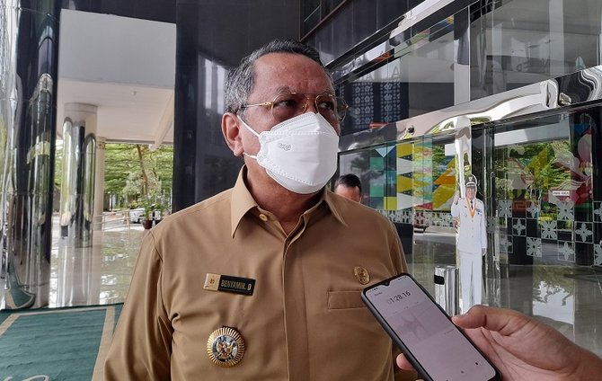 wali kota tangerang selatan benyamin davnie