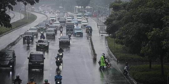 Hari Ini, Hujan Lebat-Kilat Diprediksi Guyur Jakarta dan Hampir Seluruh Wilayah RI