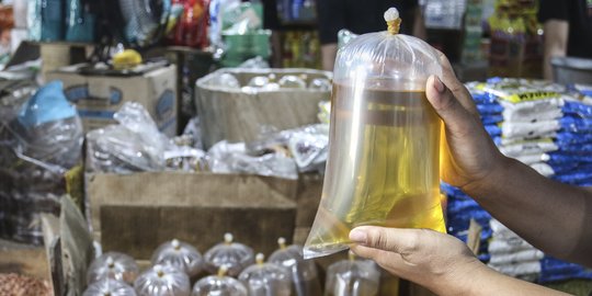 Ridwan Kamil Atur Distribusi 30 Juta Liter Minyak Goreng dari Pusat