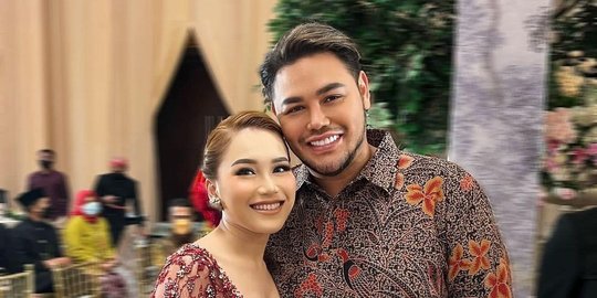 Potret Ayu Ting Ting dan Ivan Gunawan di Acara Pernikahan Syifa, Didoakan Berjodoh