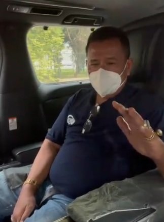 hotman paris tantang menaker debat terbuka