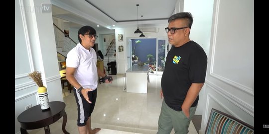 7 Potret Rumah Abdel yang Rapih Banget, Terdiri dari 3 Lantai dan Ada Studionya