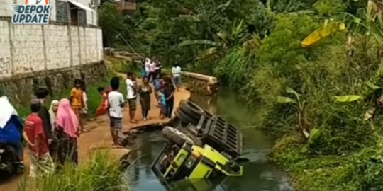 Sopir Truk Batu Ini Pakai Aplikasi Maps karena Ketinggalan Rombongan, Malah Nyungsep