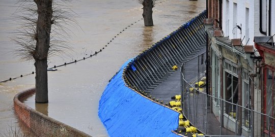 Cara Inggris Tahan Luapan Banjir