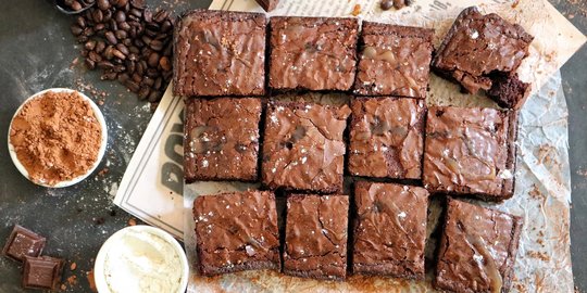 4 Resep Fudgy Brownies yang Shiny, Cracky, dan Chewy
