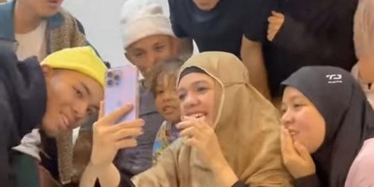 Lewat Panggilan Video, 4 Momen Gen Halilintar Sambut Kelahiran Anak Aurel Atta