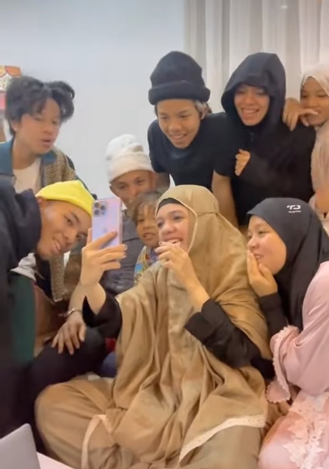 lewat panggilan video ini momen gen halilintar heboh sambut kelahiran anak aurel hermansyah