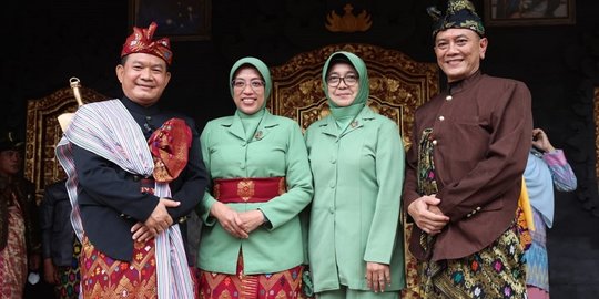 Potret Jenderal Dudung Pakai Baju Adat Suku Sasak, Dianugerahi Panglima Perang