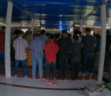 kisah imam masjid di pelosok bone harus jalan kaki ke masjid