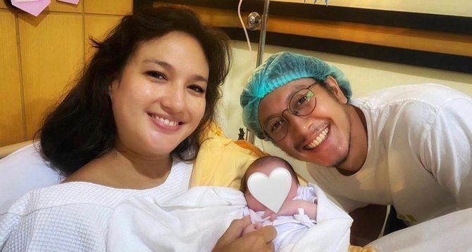 melahirkan anak pertama intip potret perjalanan kehamilan nadine chandrawinata