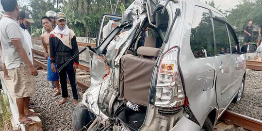 KA Bangunkarta Tabrak Mobil di Banyumas, 1 Orang Meninggal dan 3 Luka-Luka