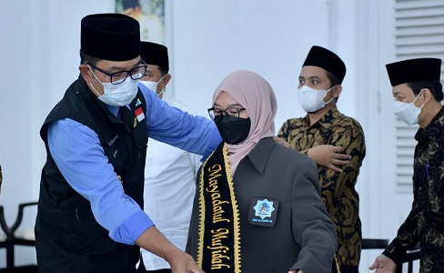 ridwan kamil lepas