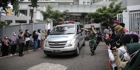 Duka Warnai Pelepasan Nakes Wisma Atlet yang Meninggal karena Covid-19