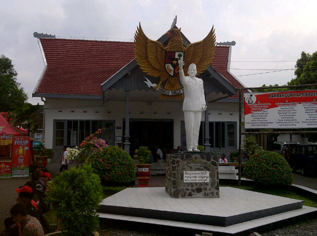 istana gebang blitar