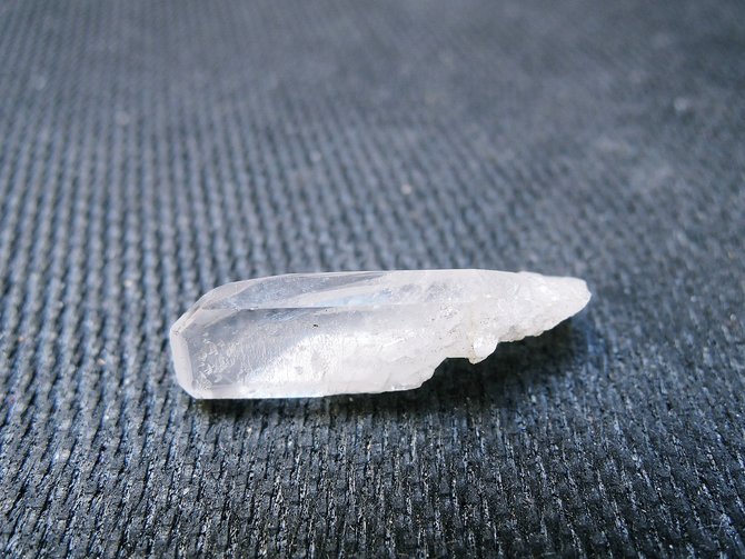 ilustrasi clear quartz