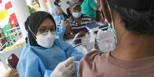 Vaksinasi di Madiun, Warga Mendapat Minyak Goreng