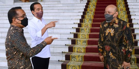 Bertemu Sejumlah Seniman Senior, Jokowi Pamer Proyek IKN 