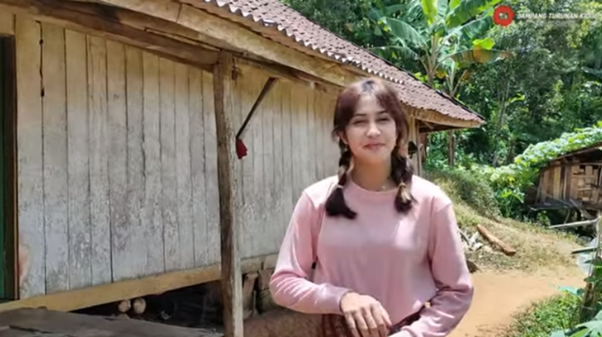 Potret Gadis Desa Cantik Keturunan Palestina Tinggal Di Gubuk Di