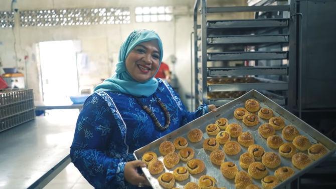 cerita anak tukang becak dulu tak mampu beli roti kini punya 9 cabang toko kue